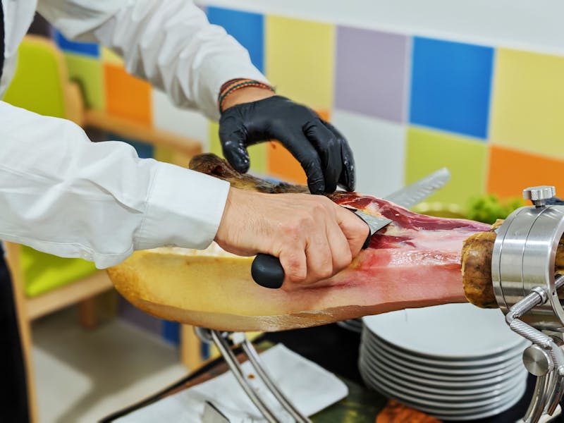 Jamón ibérico cortado a cuchillo